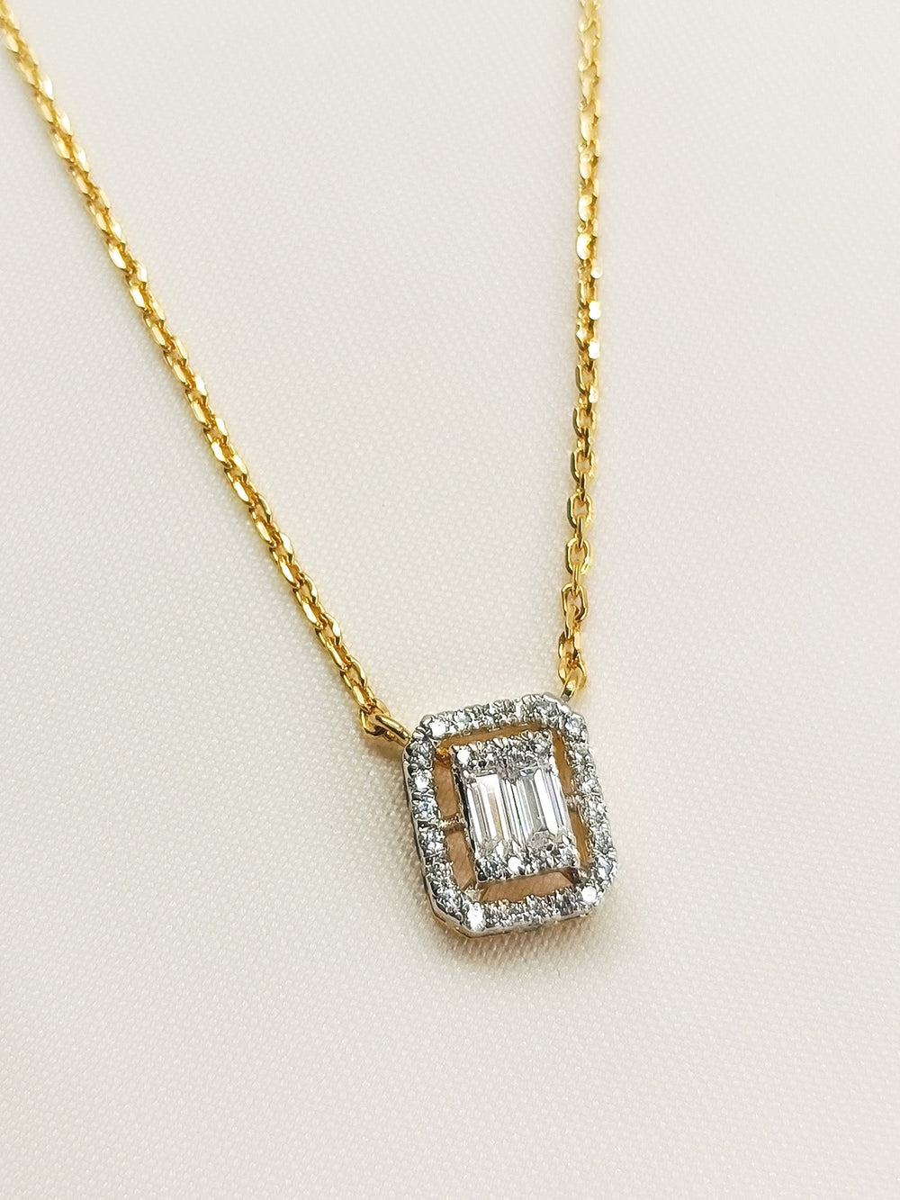 Rossy 92.5 Silver Swarovski Stone Pendal