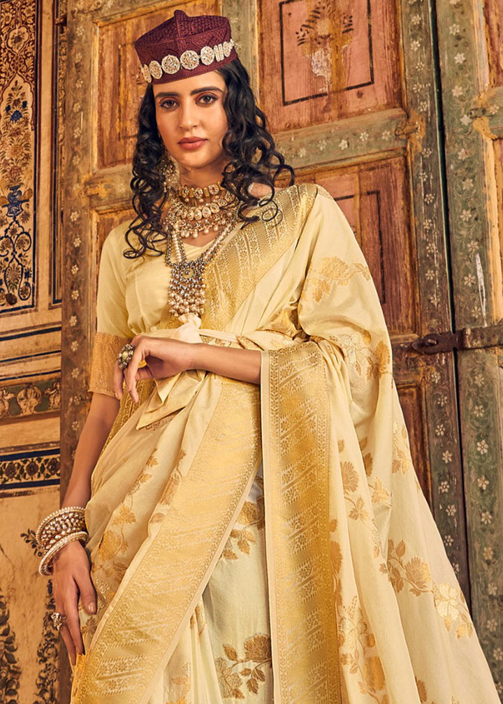 Cream White Silk Saree Featuring Zari Weaving