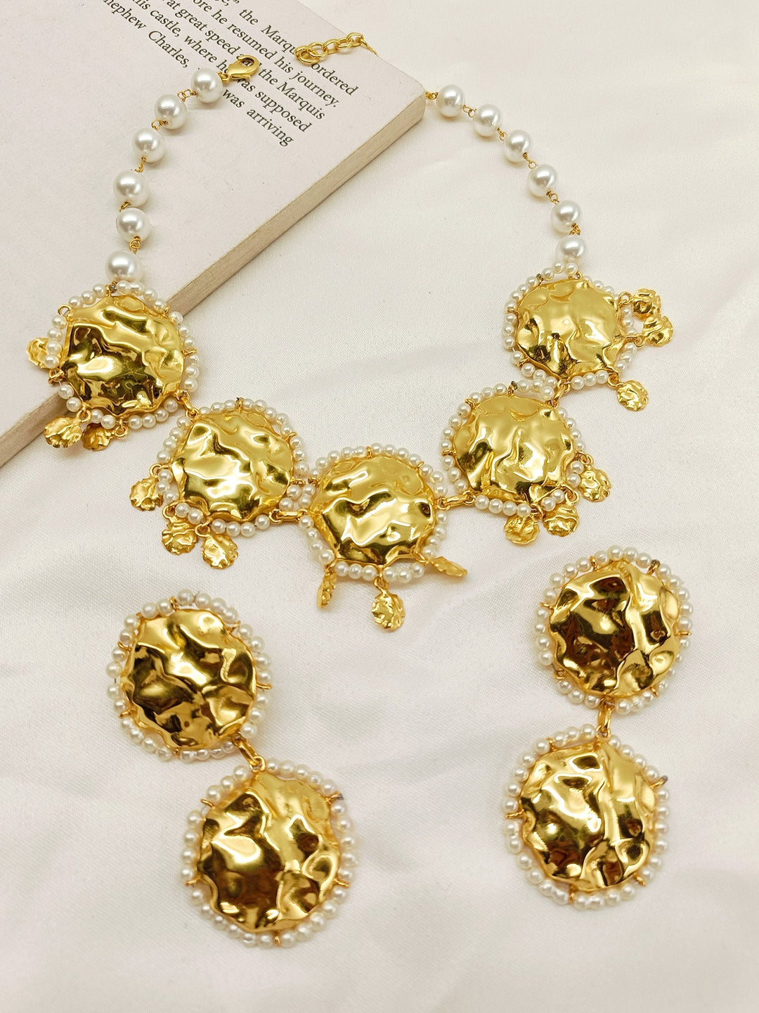 Aafreeda Golden Antique Choker Set