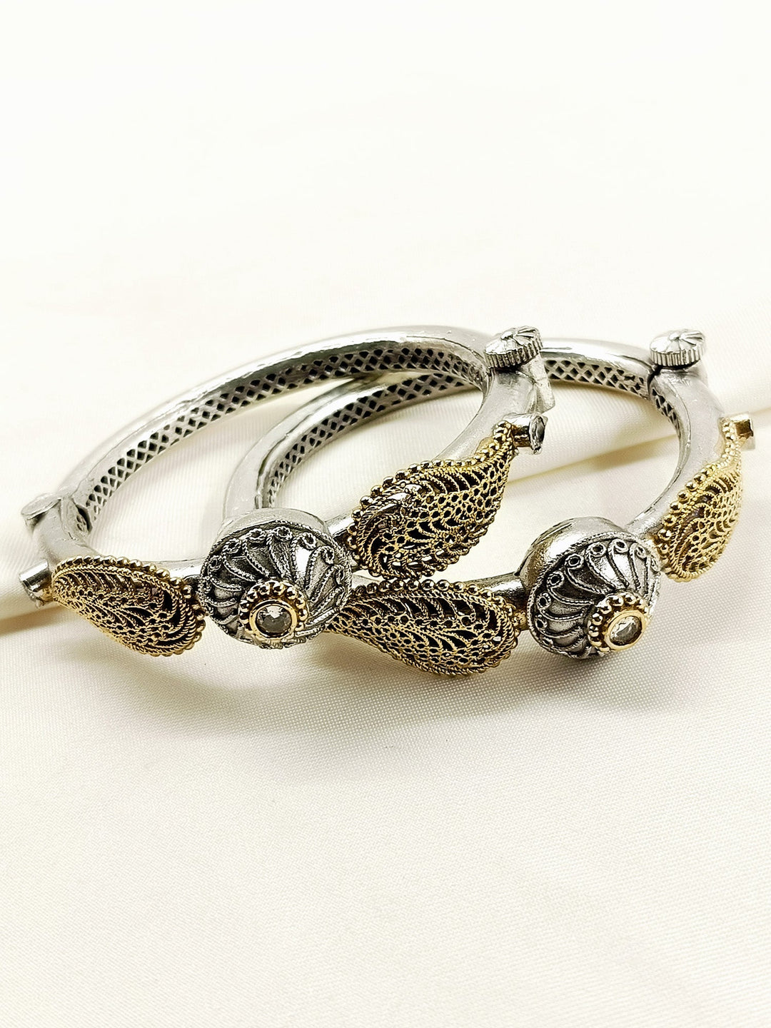 Yajide White Oxidized Bangles - Silver Plating Size 2.6