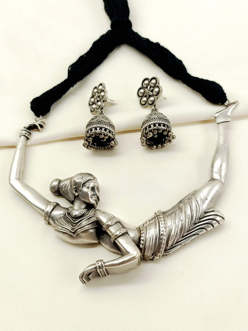 Niddhi Plain Oxidized Choker Set