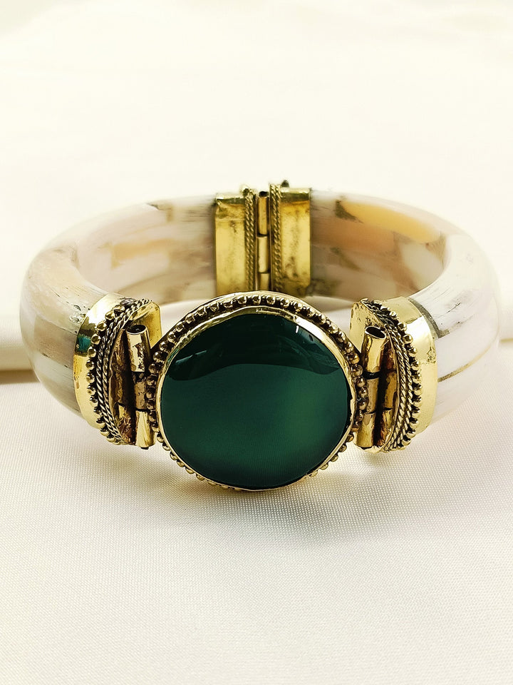 Arin Men’s Royal Green Onyx Stone Tribal Bone Bracelet
