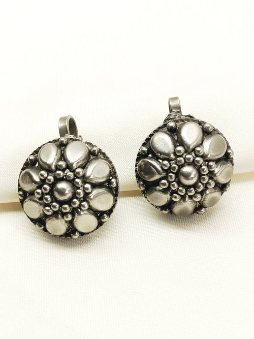 Ziyana Plain Oxidized Earcuff