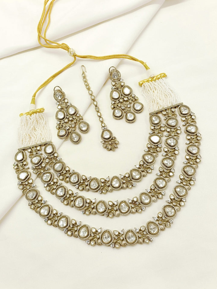 Kaumolika White Victorian Set