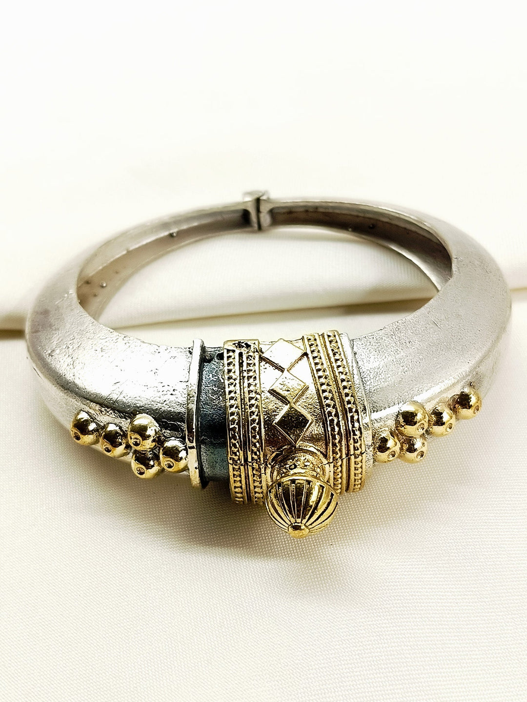 Jasmin Two Tone Oxidized Kada - Brass NZ