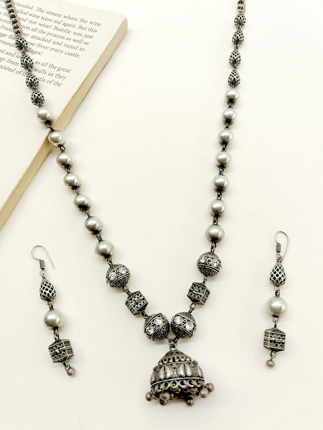 Shelly White Oxidized Necklace Set