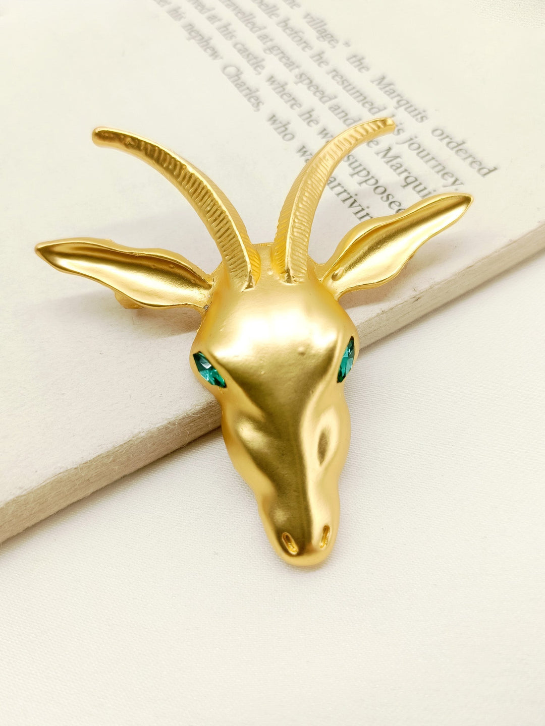 Vihana Deer Men's Brooche