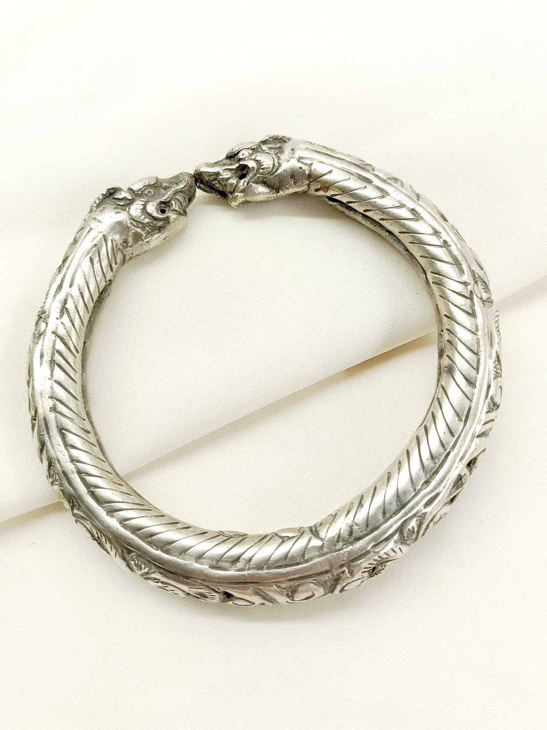 https://cdn.shopify.com/s/files/1/0607/4479/4285/files/1_d640b1b5-da4b-4603-97b1-0884b57d75fc.jpg?v=1743076780
