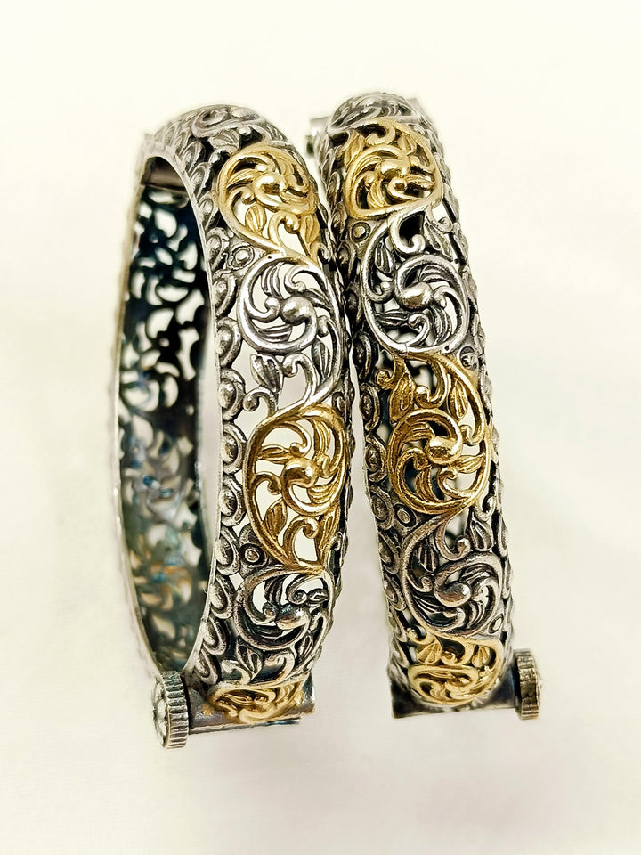Anjari Dual Tone Oxidized Bangles