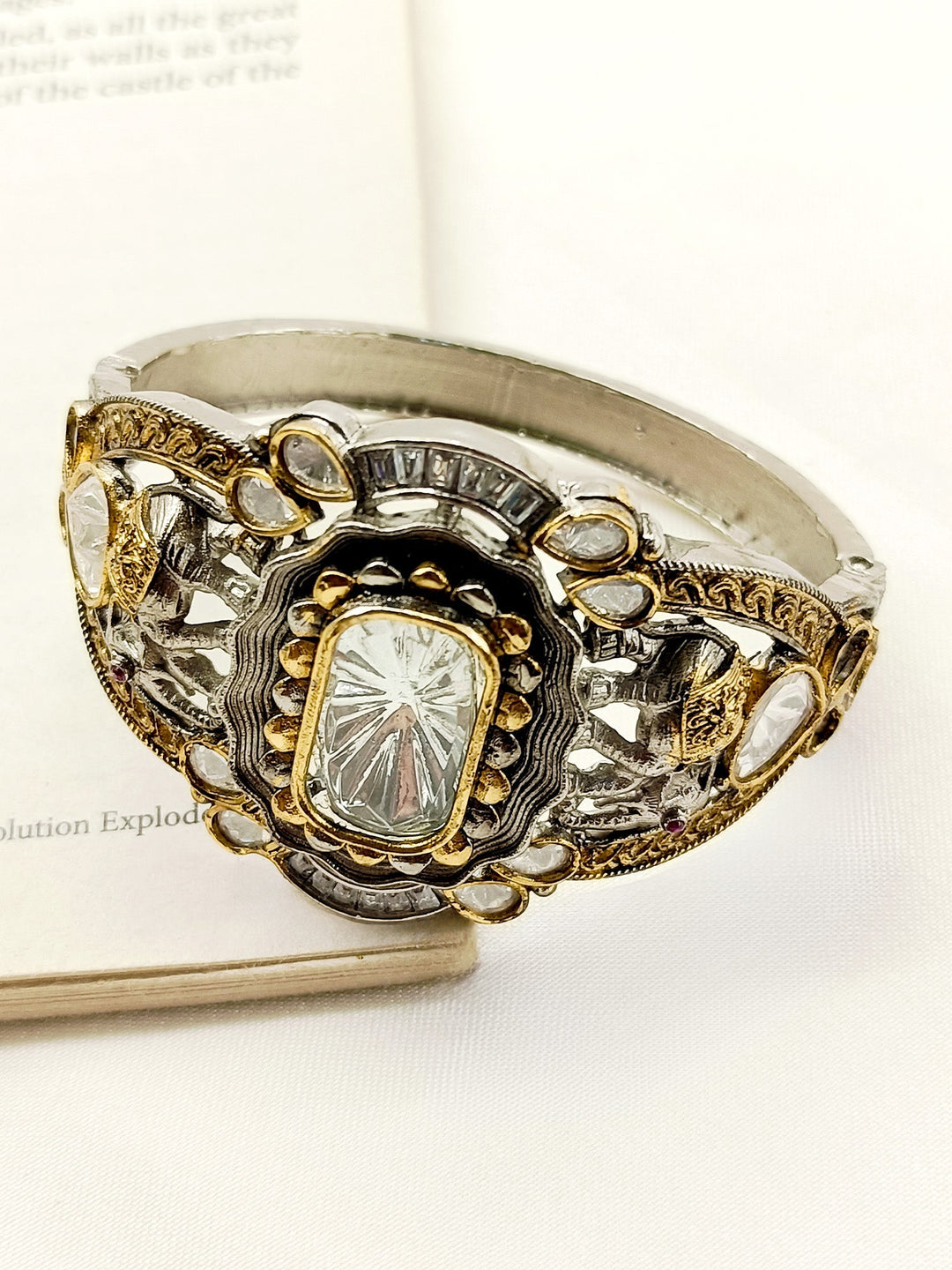 Manmohini White Victorian Kada