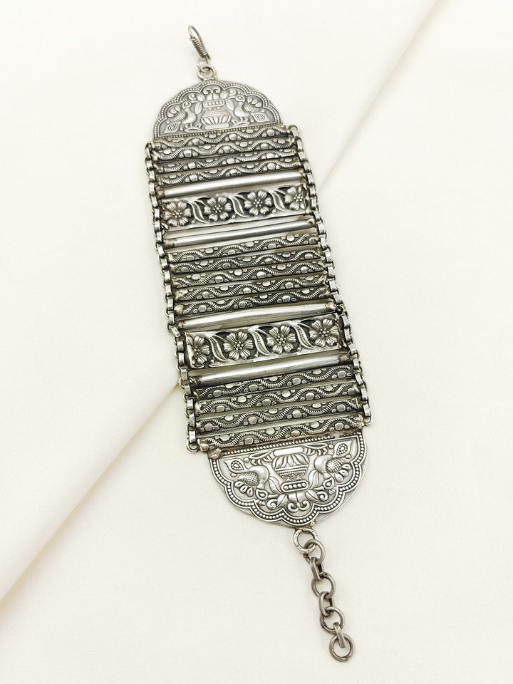 Bandhavi Plain Oxidized Bracelet
