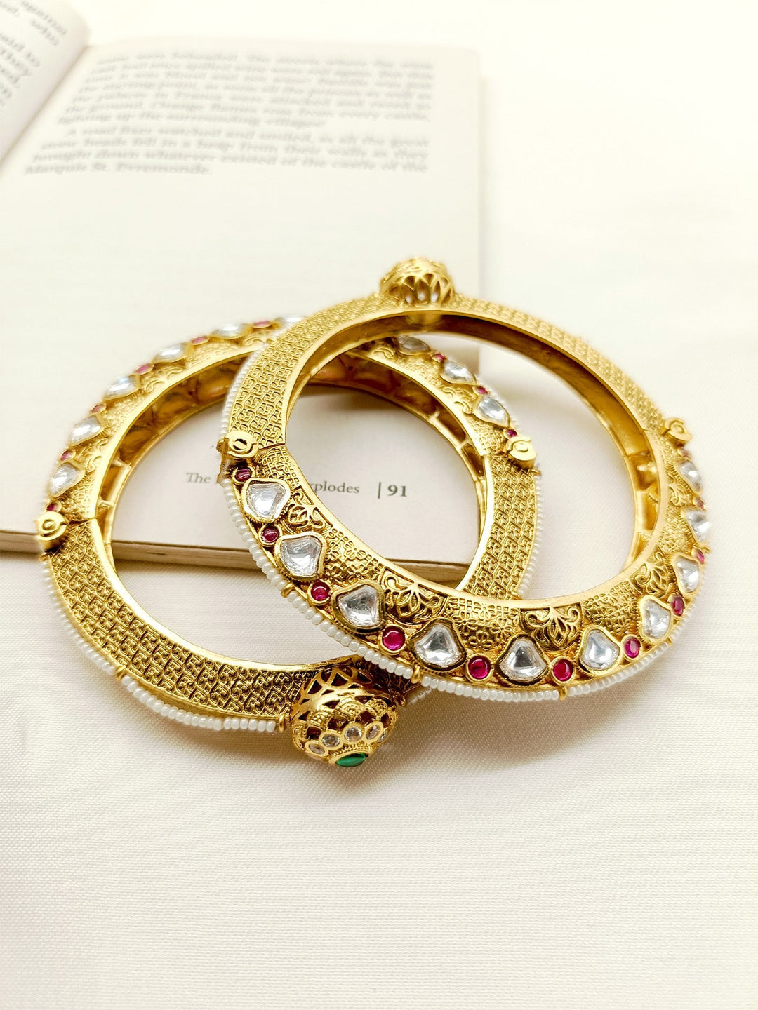 Aadhyasri R & G Kundan Bangle