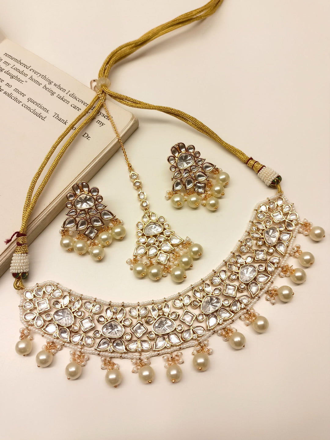 Aviana White Kundan Choker Set