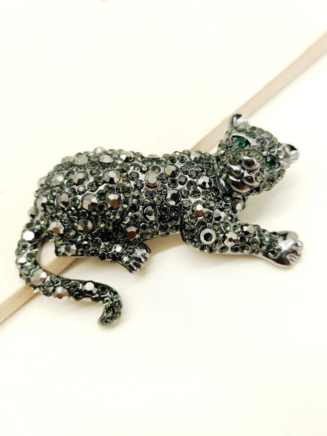 Shalvi Leopard Men's Brooche