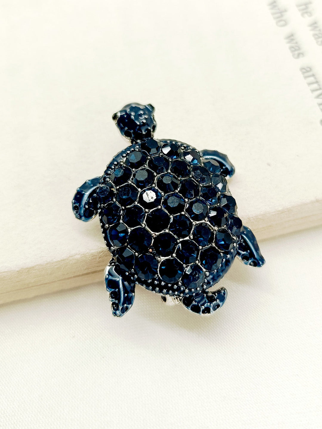 Azalea Tortoise Men's Brooche