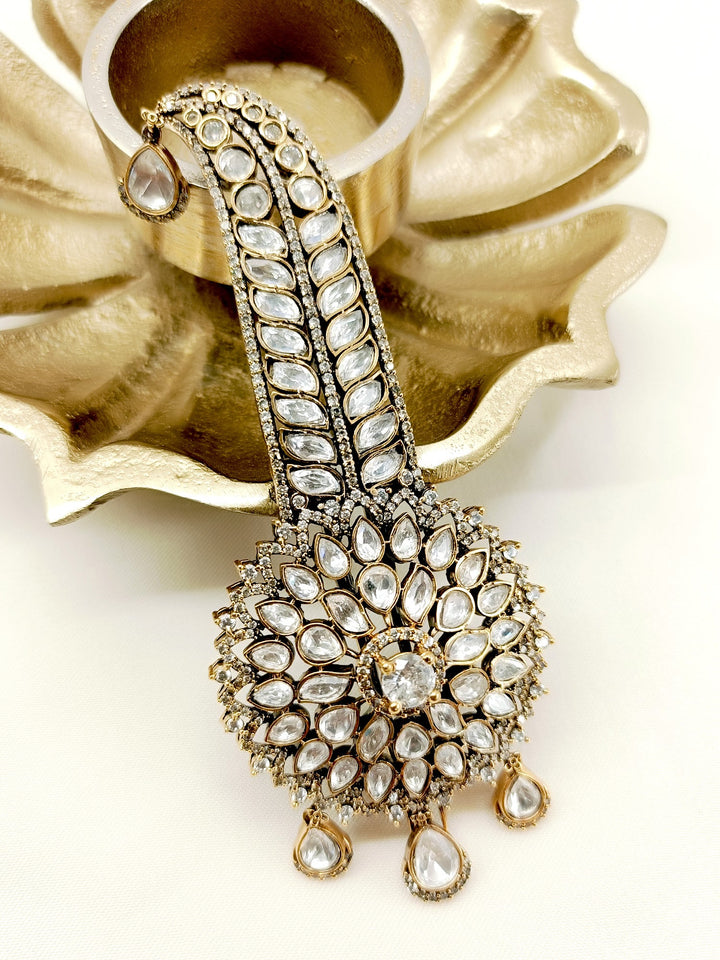 Kanha White Dulha Kalgi