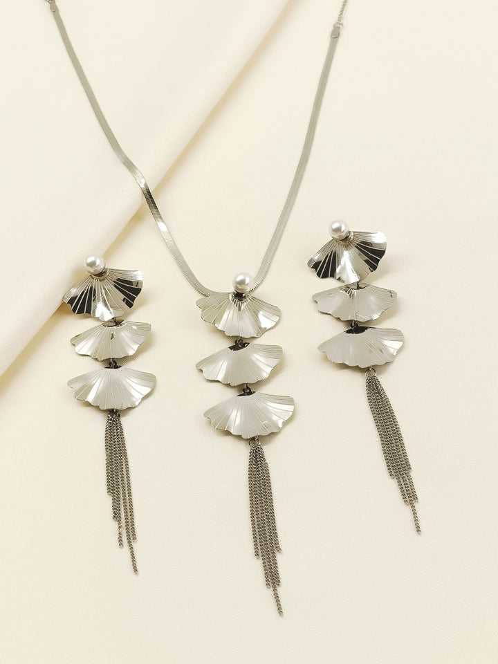 Lilyana Silver Western Necklace Set