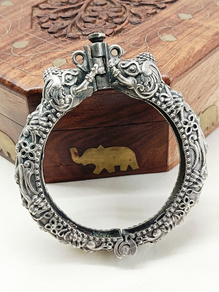 Clevra Plain Elephant Oxidized Kada