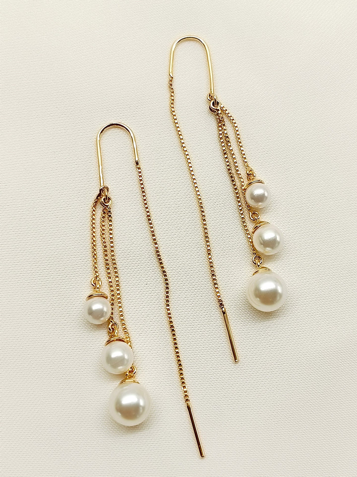 Niru White Sui Dhaga Pearl Earrings