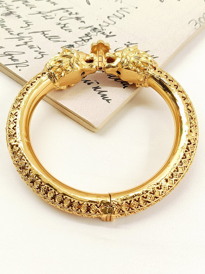 Nirav Golden Men's Royal Lion Kada