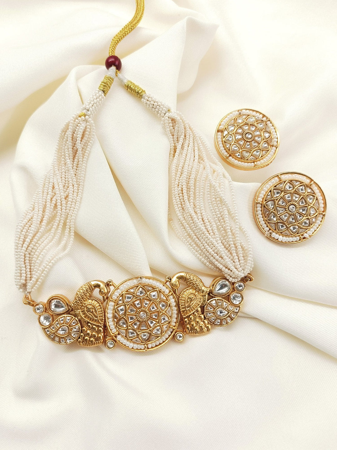 Samriddhi White Kundan Choker Set With Hasli