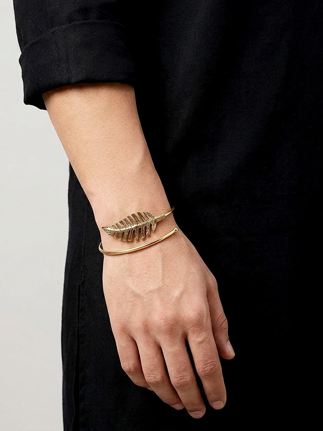 Daniel Golden Leaf Feather Men&