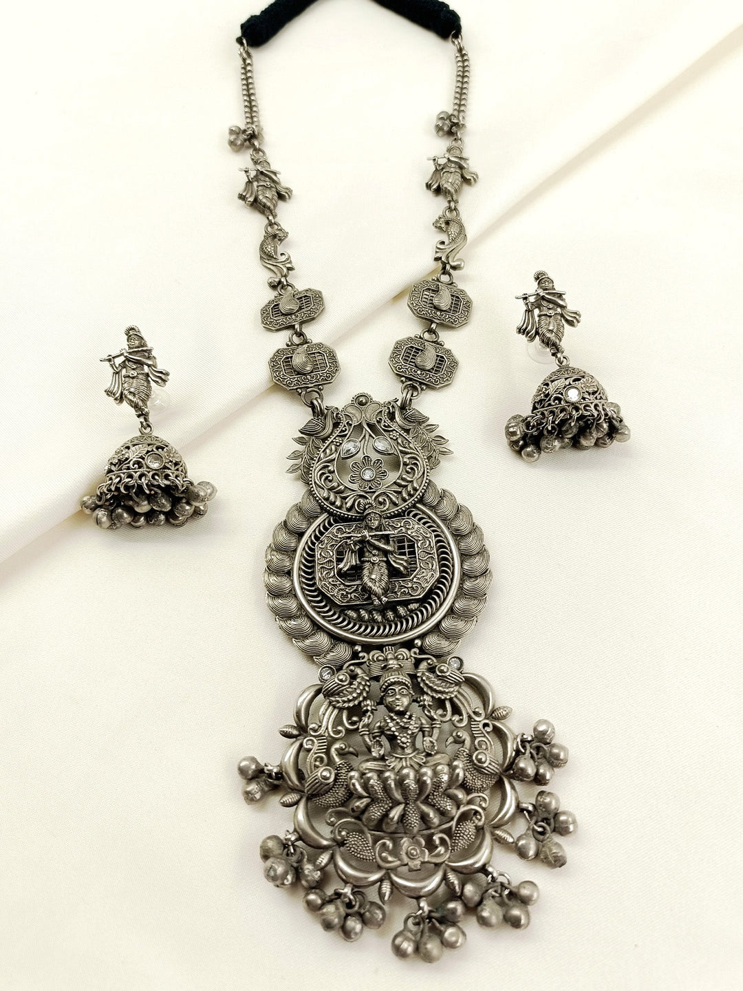 Pakhi White Oxidized Necklace Set