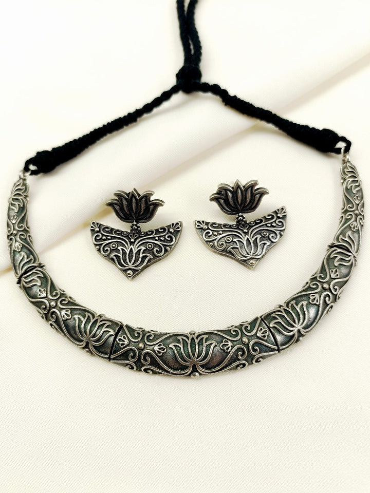 Firaki Plain Lotus Oxidized Choker Set