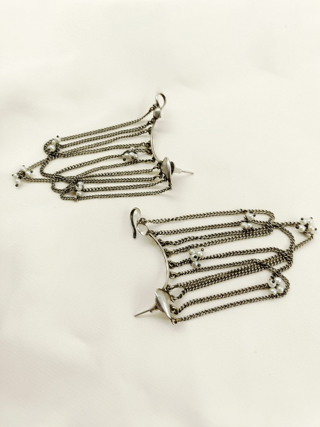 Hafiza White Pearl Oxidized Earring