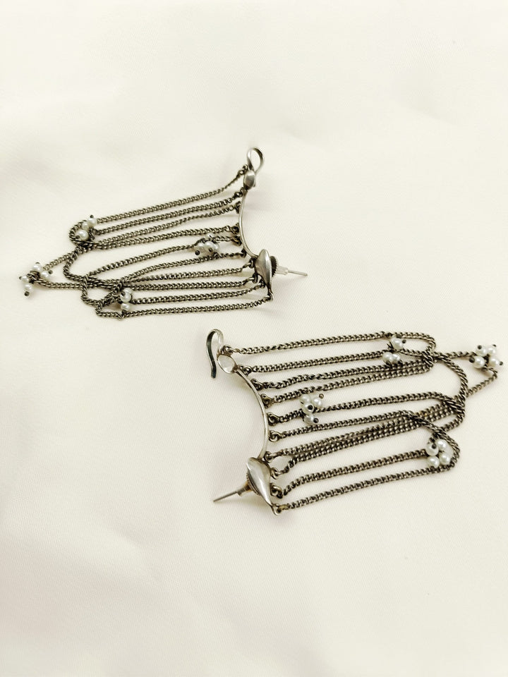 Hafiza White Pearl Oxidized Earring