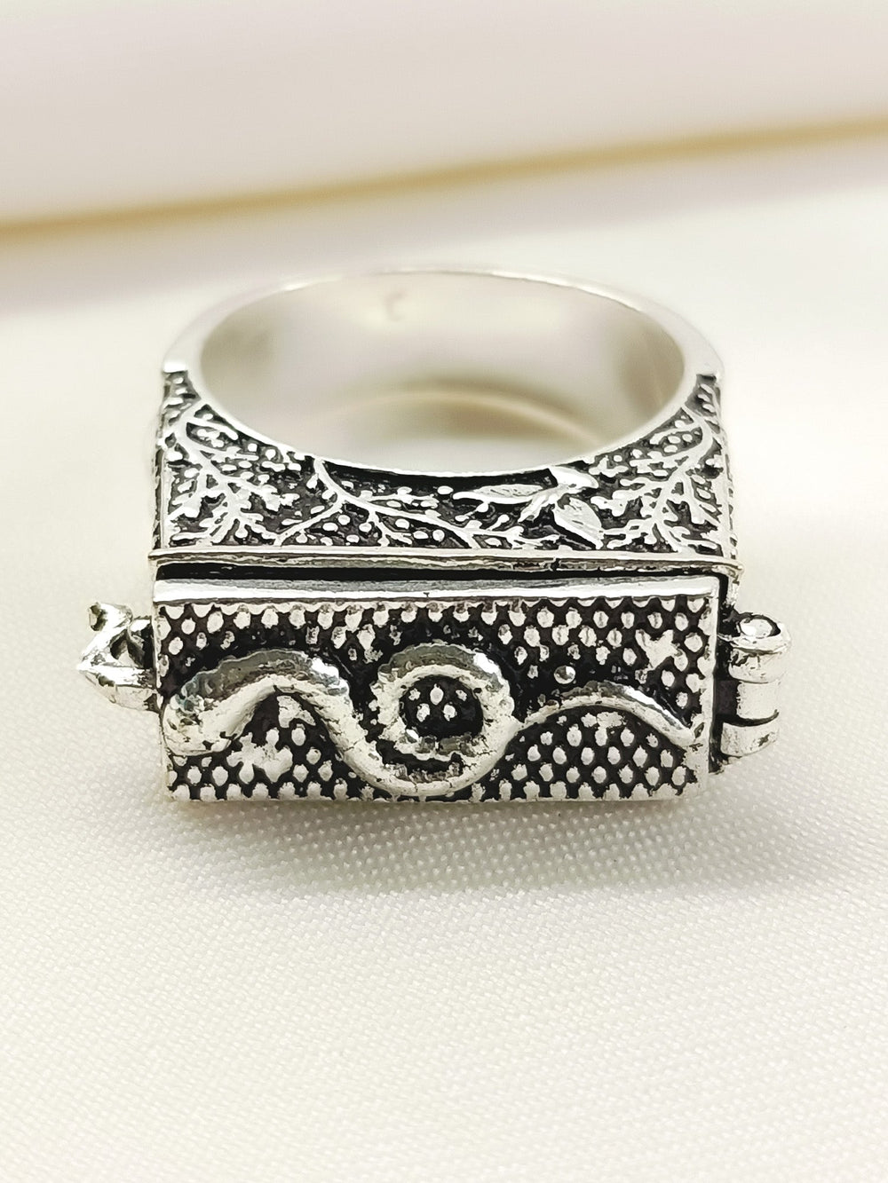 Maresh Silver Men's Finger Ring - 8 Plated Snake Design