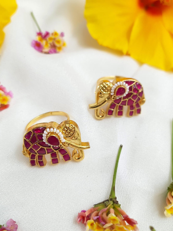 Droopy Majenta Elephant Kundan Toe Ring