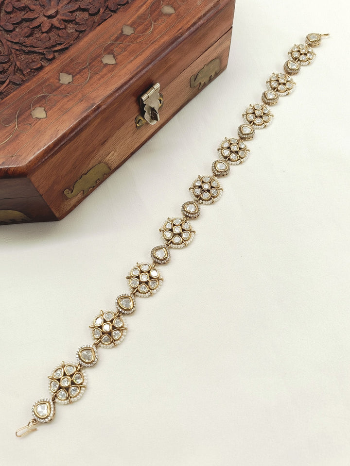Jigisha White Kundan Sheeshpatti
