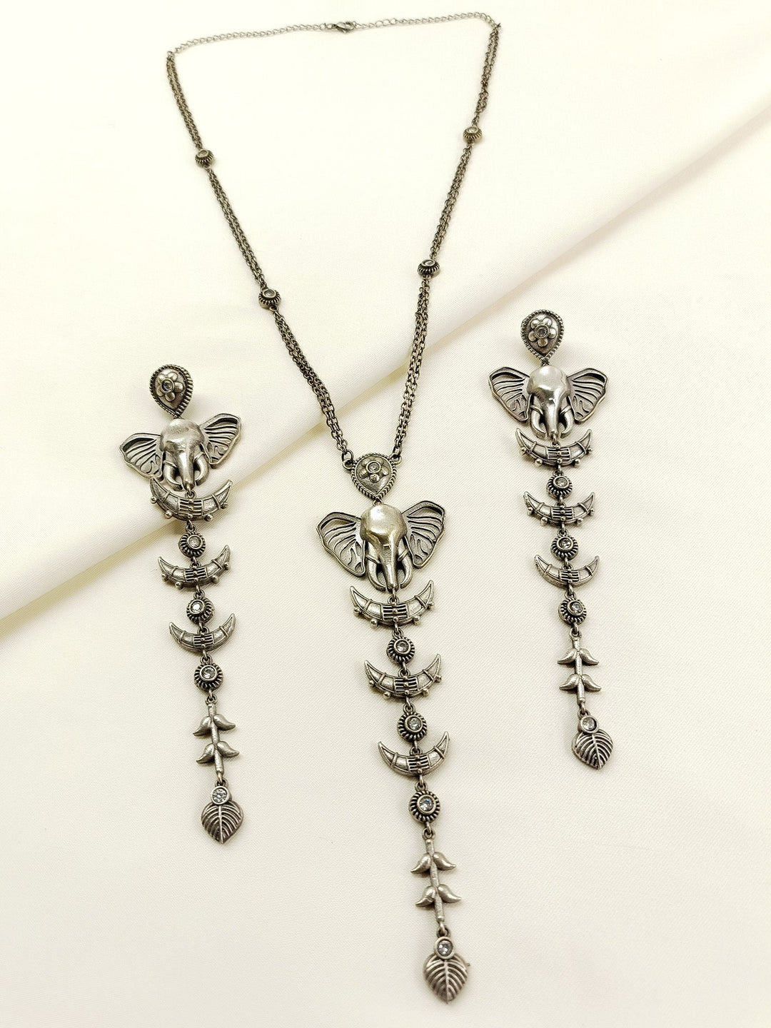 Ghazal White Oxidized Pendant Set