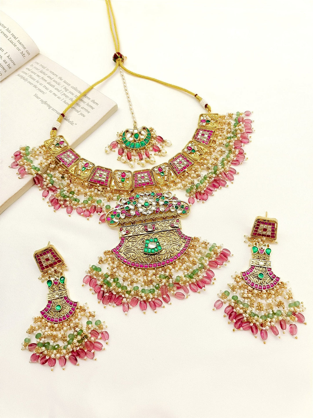 Arpita R & G Kundan Necklace Set