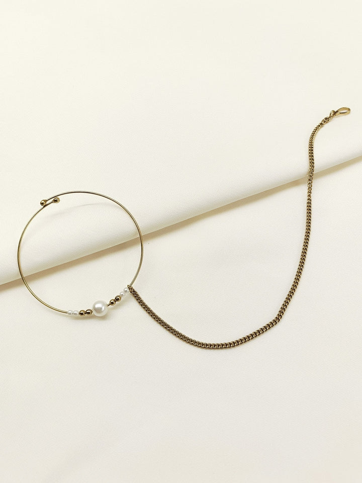 Riyanshika White Pearl Antique Nath