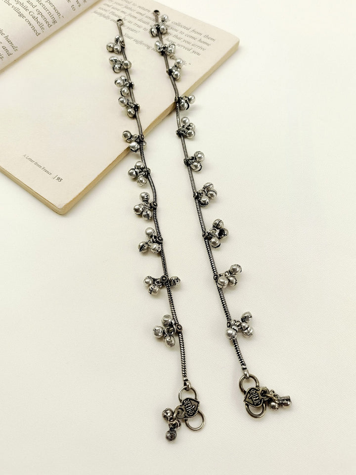 Epshita Plain Oxidized Ghungroo Chain Anklets