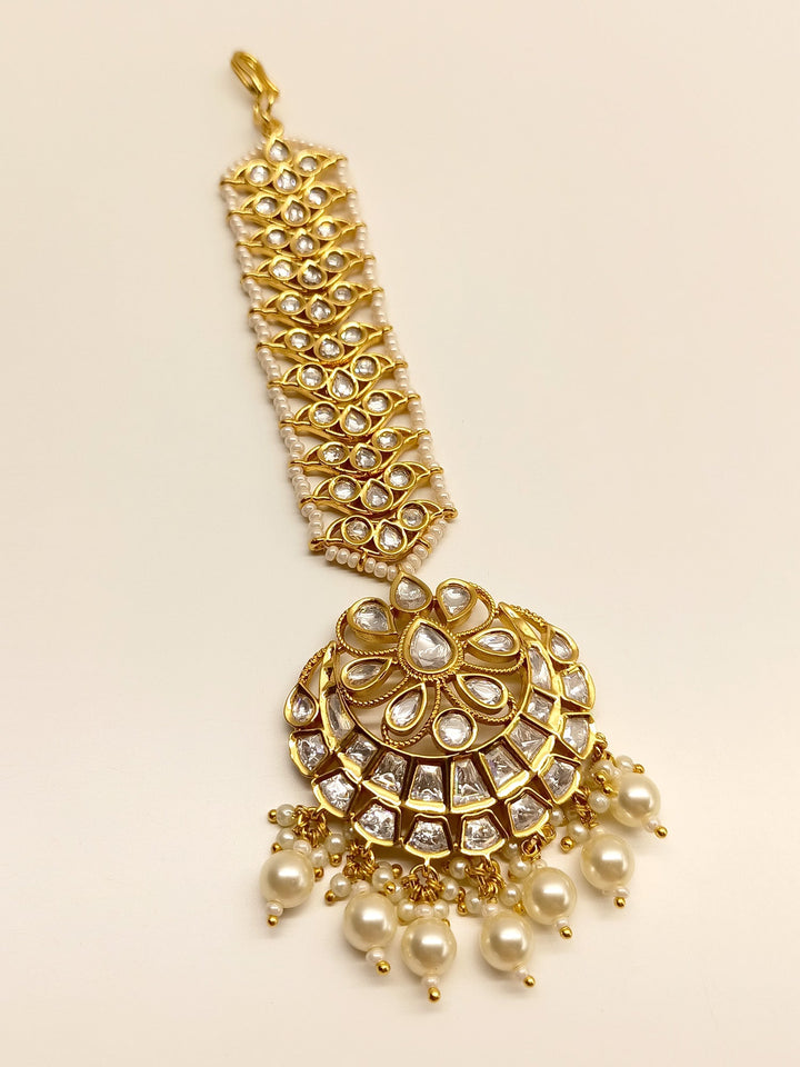 Suhashini White Kundan Maangtikka