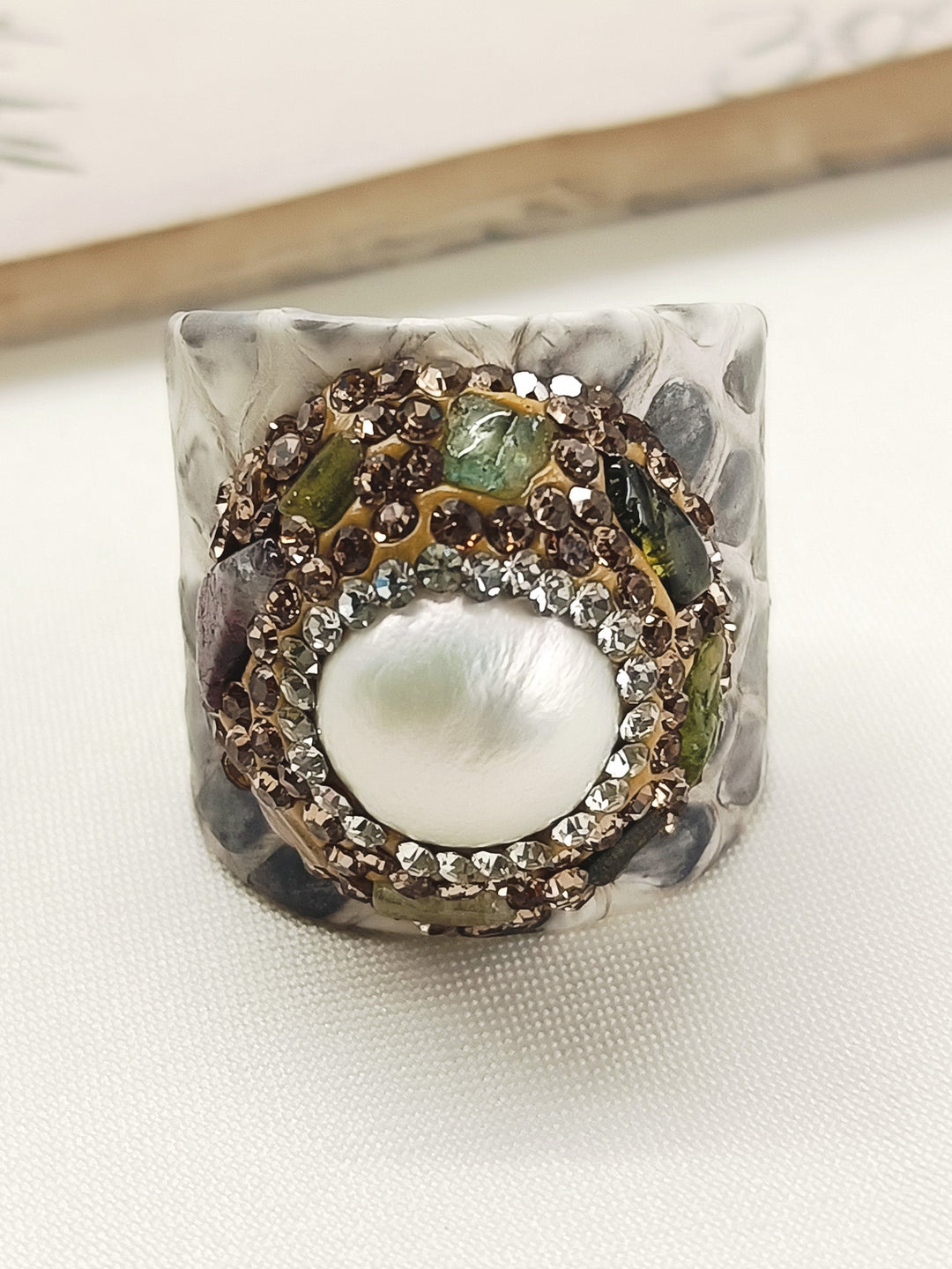 Veena White Western Bracelet With Finger Ring