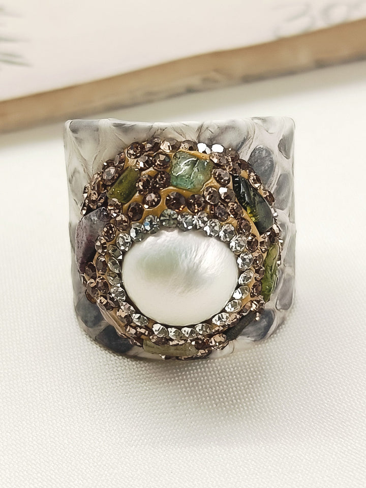 Veena White Western Bracelet With Finger Ring