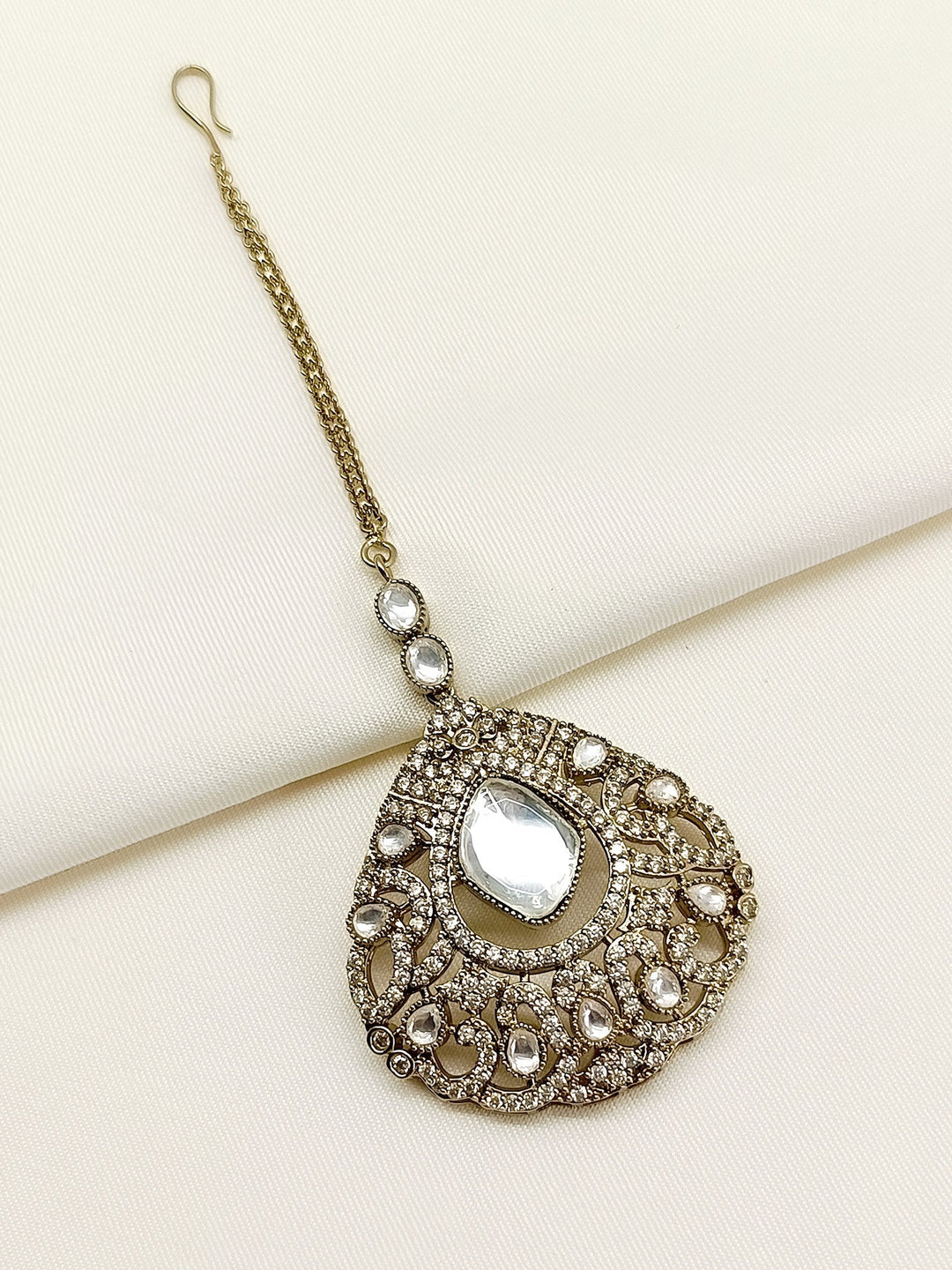 Rumanya White Victorian Teeka