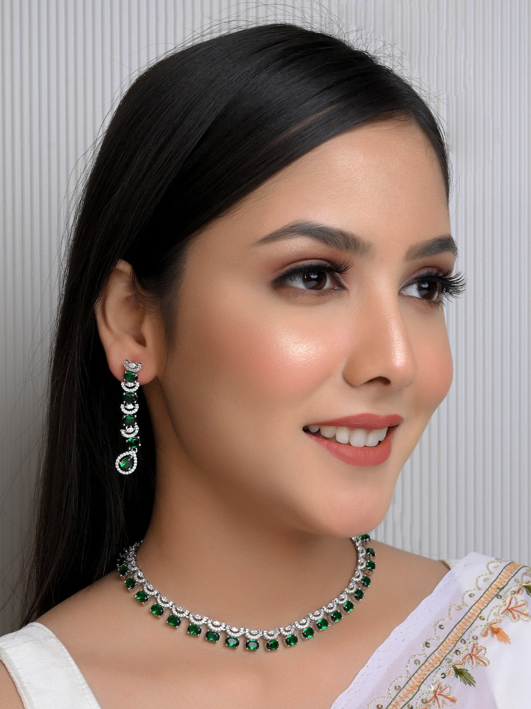 Iqra Diamonds Green Emerald Necklace Set