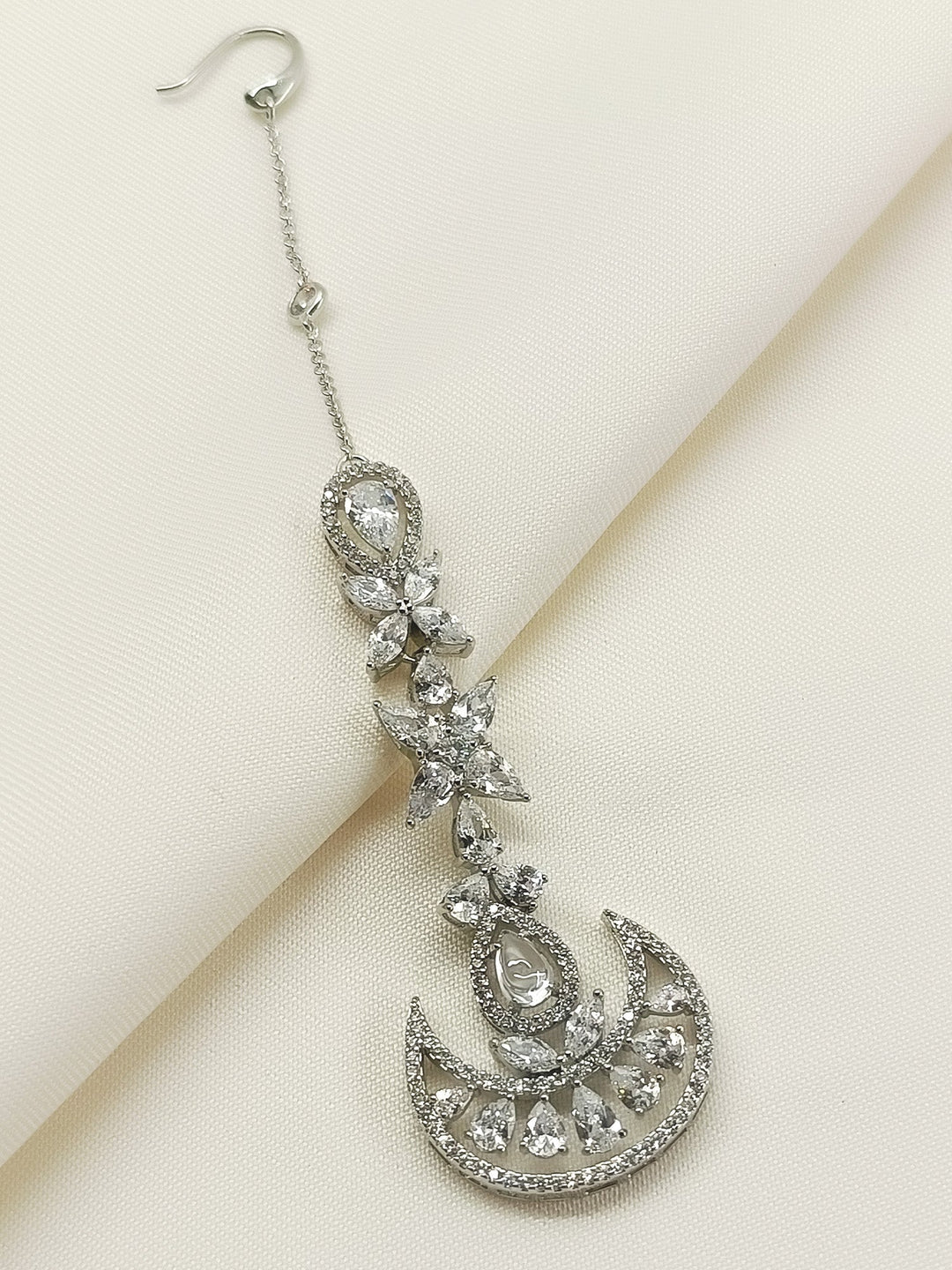 Geet White American Diamond Teeka