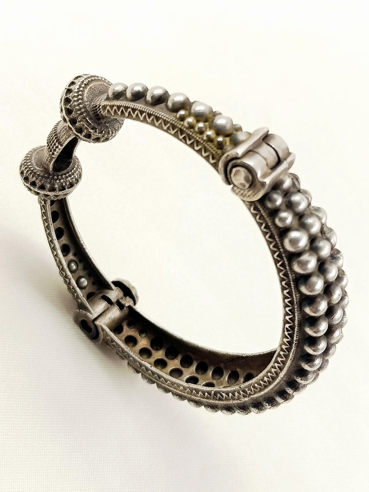 Zaha Plain Oxidized Bracelet - Silver Plated Brass