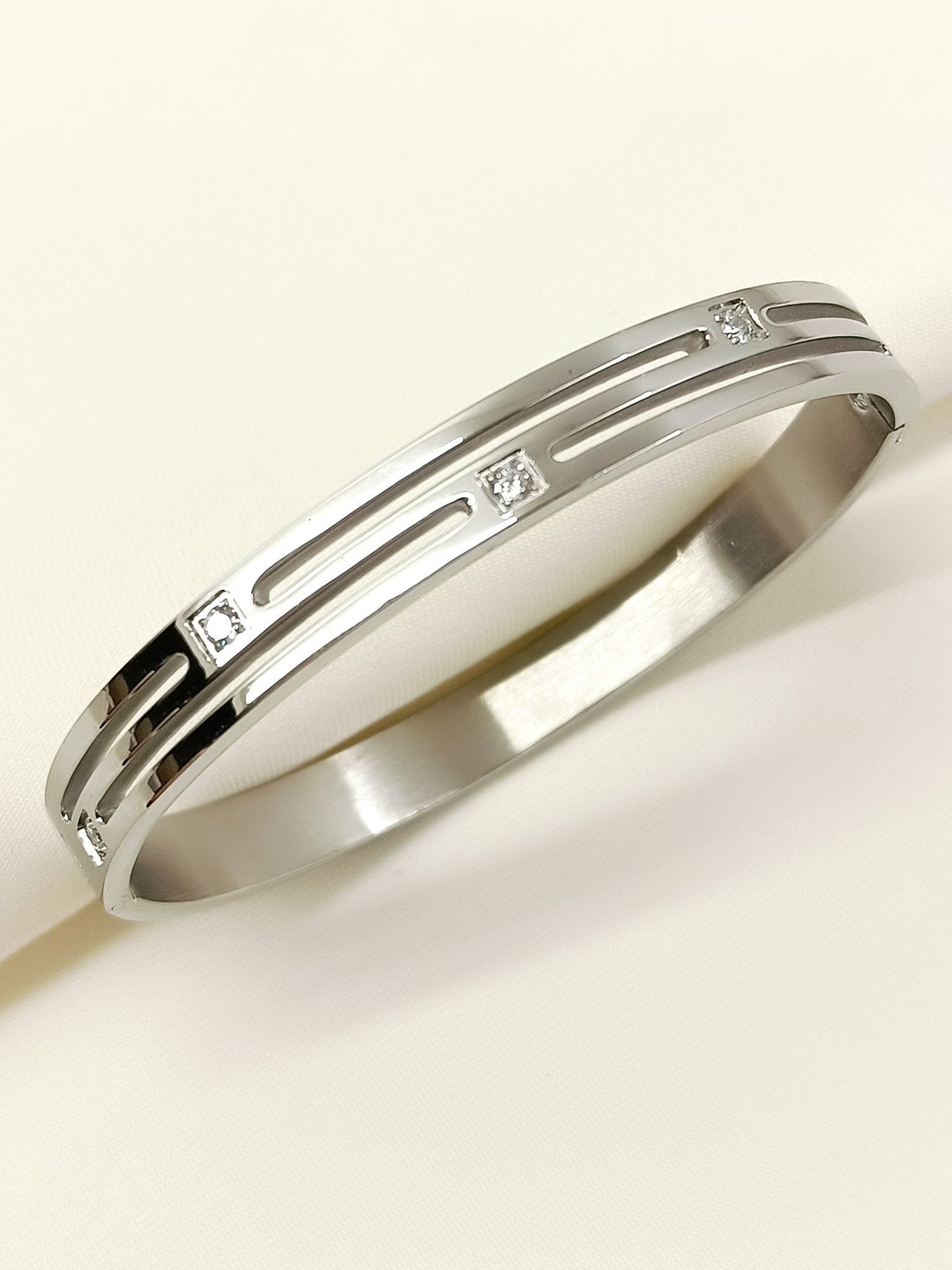 Sagar Silver Triple-Line Stone Men&