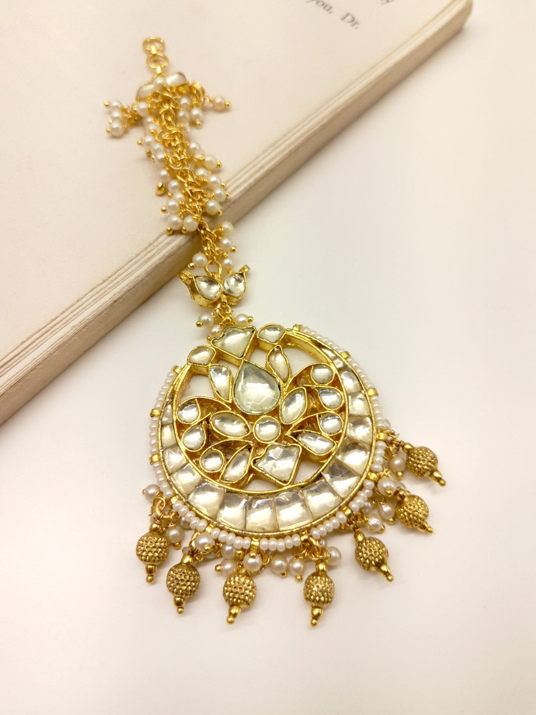 Nezami White Kundan Maangtikka