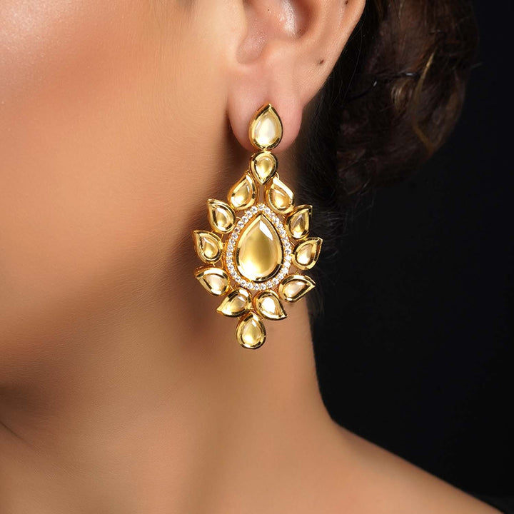 Anshu High Qwality Gold Plated Kundan Earrings