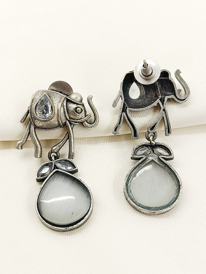 Sampriti Grey Oxidized Earring