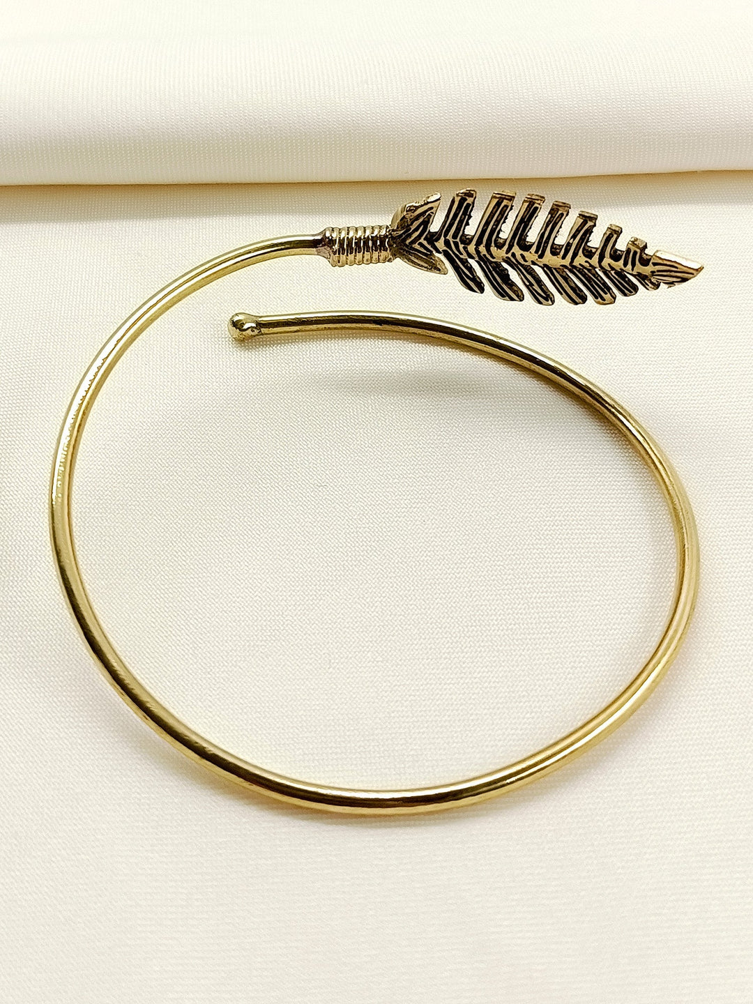 Daniel Golden Leaf Feather Men&