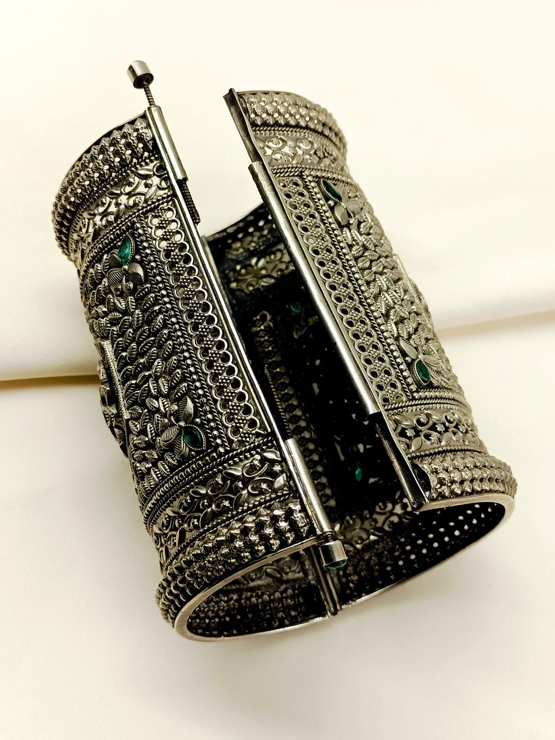 Nivriti R&G Oxidized Kada